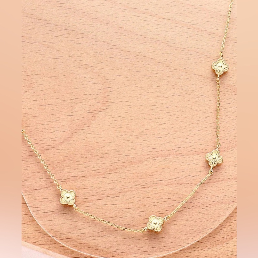 Mini Gold Clover Necklace (7100) - Picture 3 of 6